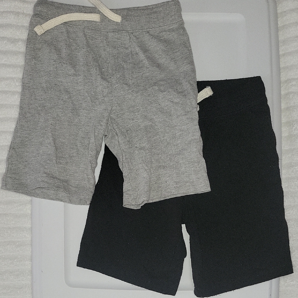 Cozy Kids' Gray and Black Shorts Set